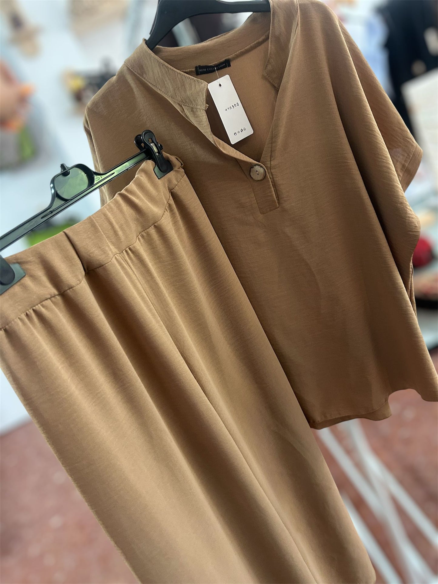 CONJUNTO CAMISA BOTON MARRON