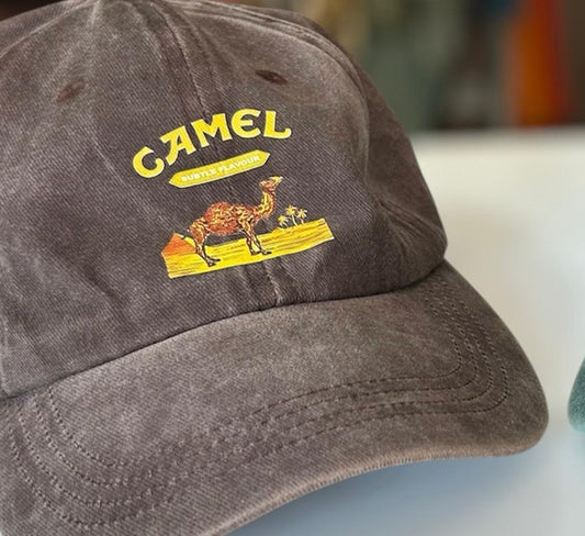 GORRA CAMEL EFECTO DESGASTADO